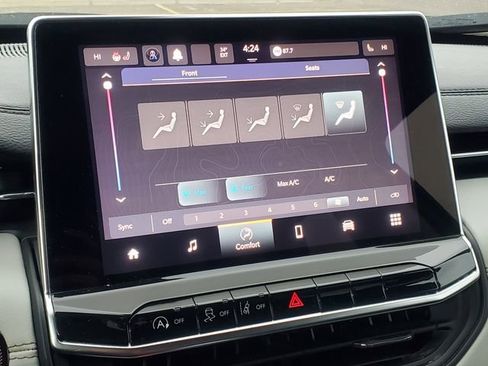 Used 2022 Jeep Compass Limited image 23