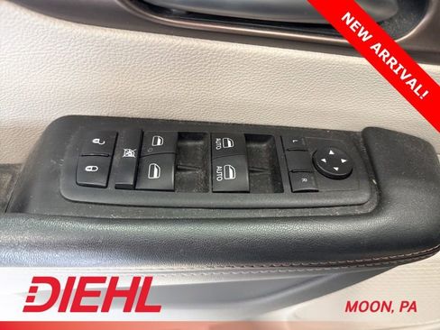 Used 2019 Chrysler Pacifica Touring-L w/ Advanced Safetytec Group FWD image 22