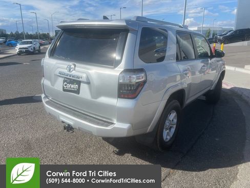 Used 2016 Toyota 4Runner SR5 w/ Four Season Floor Mat Package AWD/4WD image 6