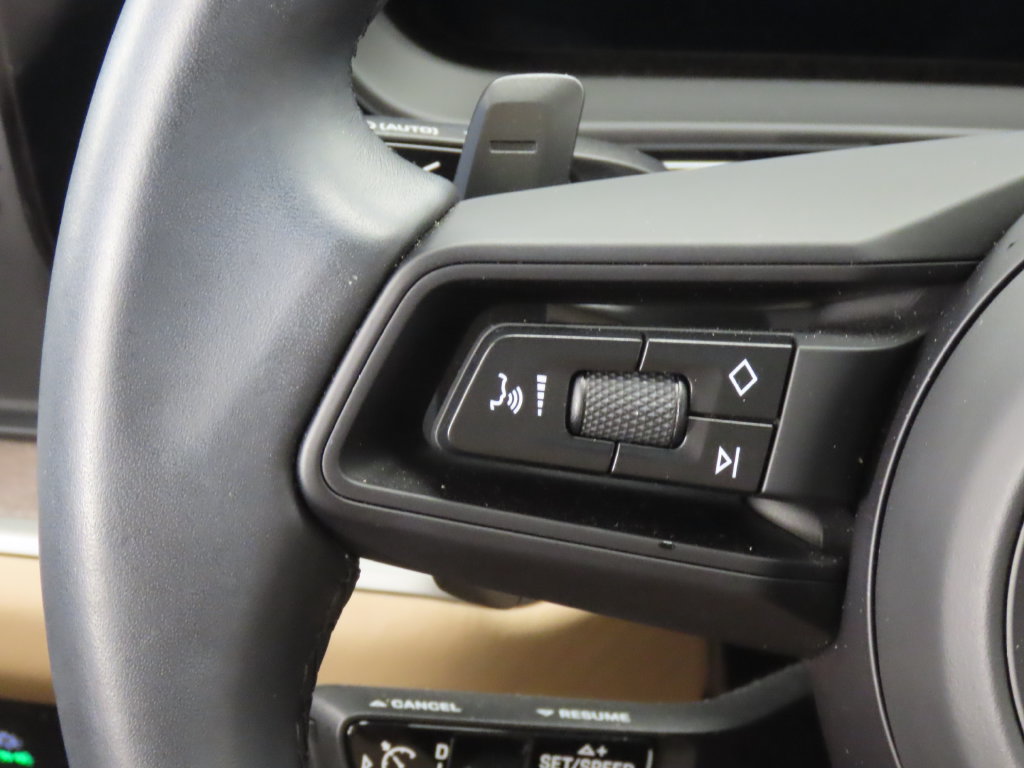 Used 2025 Porsche Cayenne S AWD/4WD image 21