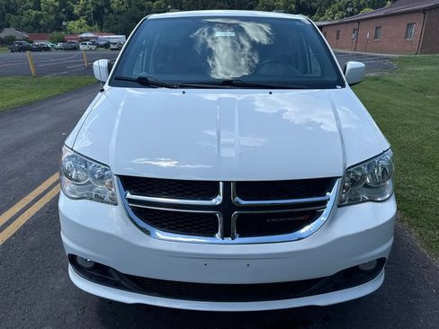 Used 2019 Dodge Grand Caravan SXT FWD image 2