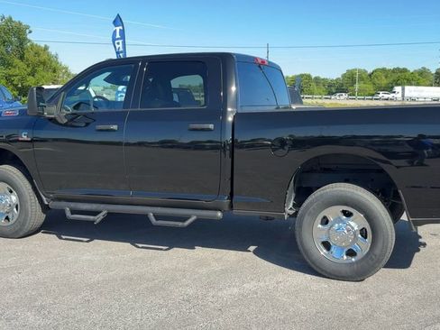 Used 2025 RAM 2500 Tradesman w/ Chrome Appearance Group AWD/4WD image 4