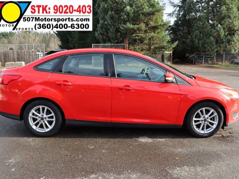 Used 2016 Ford Focus SE image 9