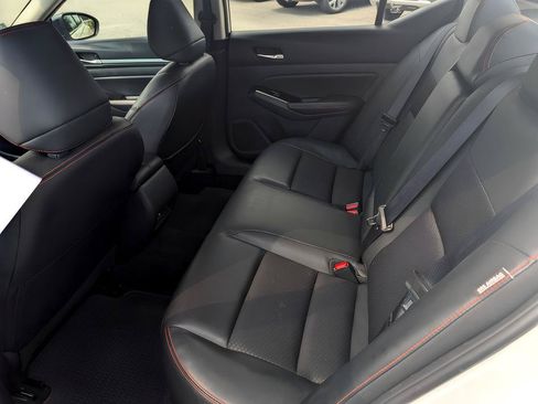 Used 2025 Nissan Altima 2.5 SR FWD image 11