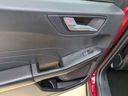 Used 2022 Ford Escape SEL image 11