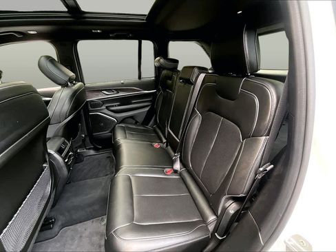 Used 2025 Jeep Grand Cherokee Limited w/ Luxury Tech Group II AWD/4WD image 20