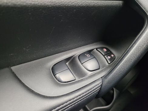 Used 2021 Nissan Rogue Sport S image 27