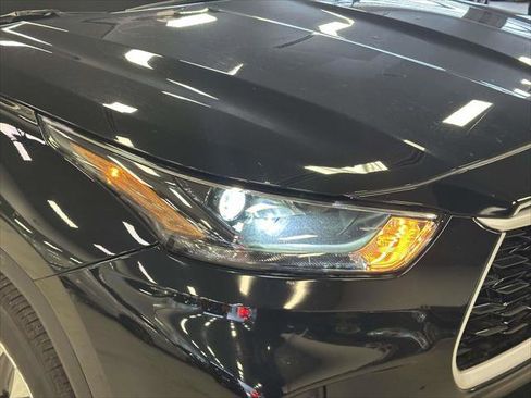 Used 2024 Toyota Highlander XLE image 7