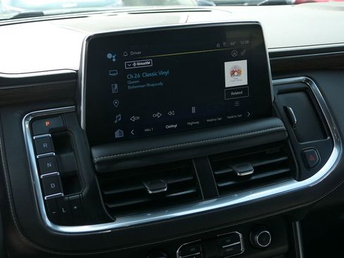 Used 2024 Chevrolet Suburban Premier image 19