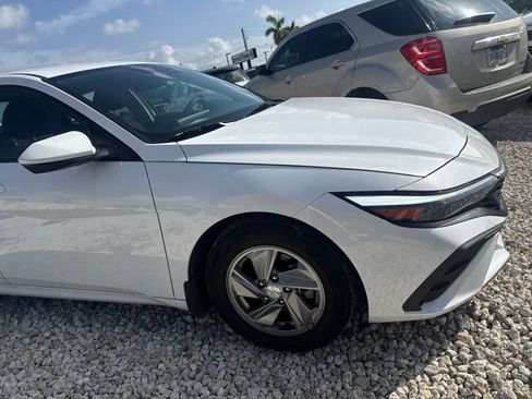 Certified 2024 Hyundai Elantra SE FWD image 4