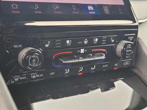 New 2025 Jeep Grand Cherokee L Limited w/ Luxury Tech Group II image 19