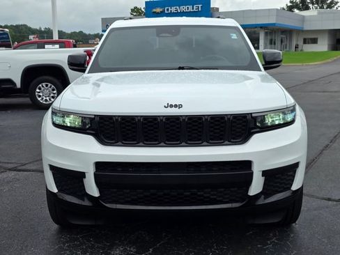 Used 2023 Jeep Grand Cherokee L Laredo RWD image 4