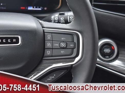 Used 2022 Jeep Wagoneer Series II RWD image 35