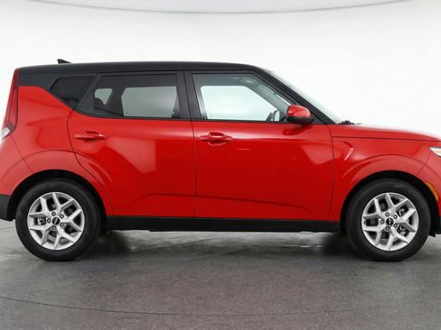 Used 2025 Kia Soul LX w/ LX Technology Package image 11