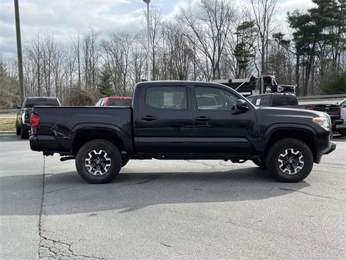 Used 2018 Toyota Tacoma SR image 6