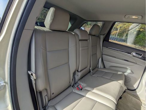 Used 2012 Jeep Grand Cherokee Laredo w/ Laredo E Group image 28