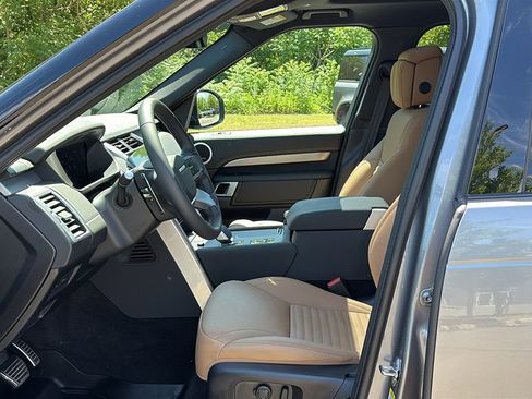 Certified 2025 Land Rover Discovery Dynamic SE AWD/4WD image 9