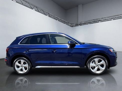 Used 2021 Audi Q5 2.0T Premium Plus w/ Premium Plus Package AWD/4WD image 3