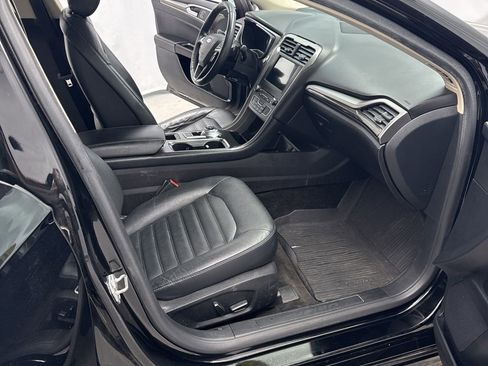 Used 2018 Ford Fusion SE w/ Fusion SE Technology Package image 25