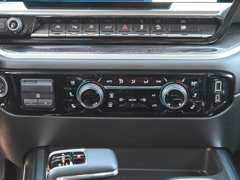 Used 2025 Chevrolet Silverado 1500 LTZ w/ LTZ Premium Package image 18