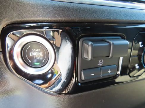 Used 2025 Chevrolet Silverado 1500 LT w/ Protection Package AWD/4WD image 38