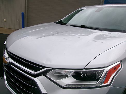 Used 2020 Chevrolet Traverse LT w/ LT Premium Package image 7