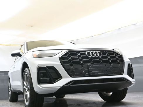 Certified 2025 Audi Q5 2.0T Premium w/ Convenience Plus Package image 46