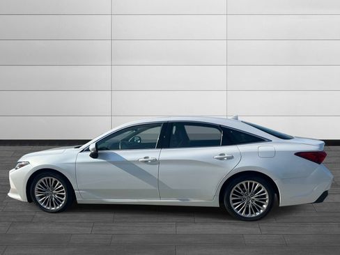 Used 2019 Toyota Avalon Limited w/ Advanced Safety Package FWD image 2