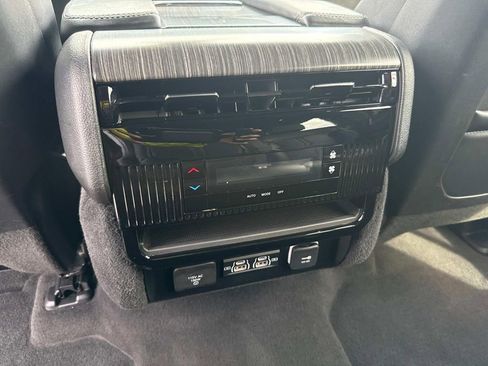 Used 2024 Jeep Wagoneer L Series II image 18