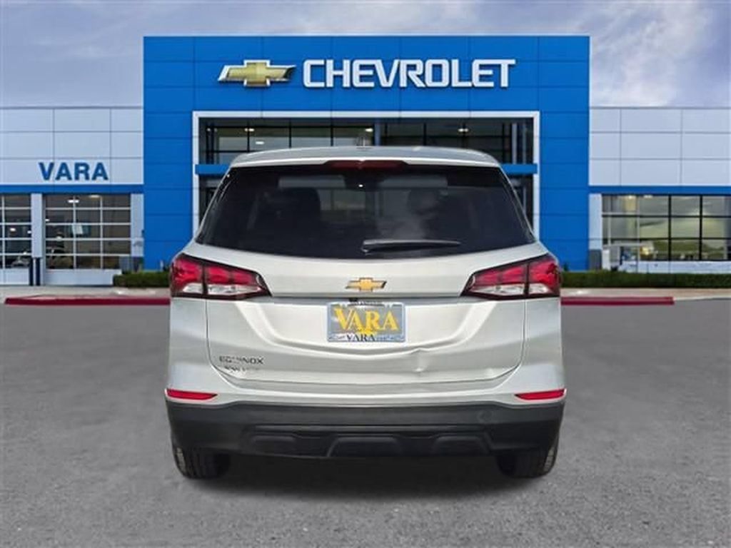 Certified 2022 Chevrolet Equinox LS w/ LS Convenience Package FWD image 4
