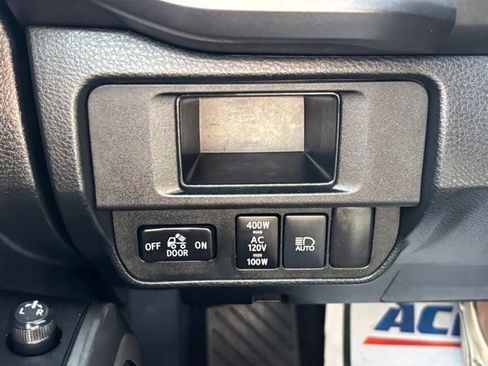 Used 2019 Toyota Tacoma TRD Off-Road AWD/4WD image 32