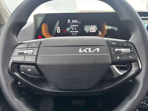 Used 2025 Kia K4 LXS image 27