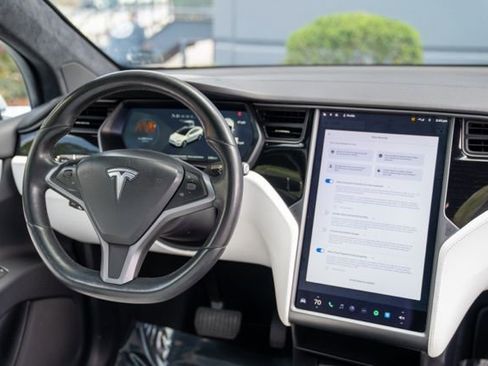 Used 2020 Tesla Model X Long Range image 39