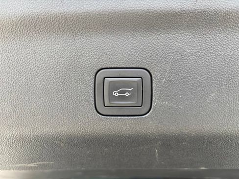 Used 2025 Chevrolet Suburban Premier AWD/4WD image 37