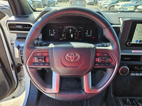 Used 2025 Toyota 4Runner SR5 AWD/4WD image 18