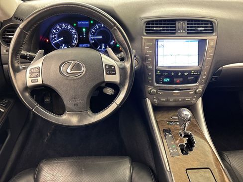 Used 2011 Lexus IS 350C w/ Luxury Pkg RWD image 4