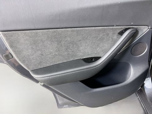 Used 2020 Tesla Model Y Long Range AWD/4WD image 25