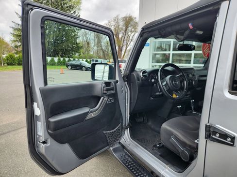 Used 2017 Jeep Wrangler Unlimited Sport w/ Quick Order Package 24S AWD/4WD image 24