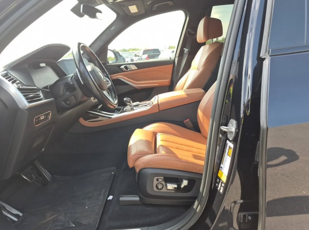 Used 2021 BMW X7 xDrive40i w/ M Sport Package AWD/4WD image 4