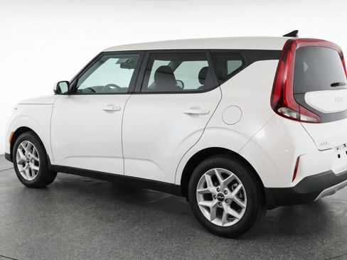 Used 2025 Kia Soul LX w/ LX Technology Package FWD image 6