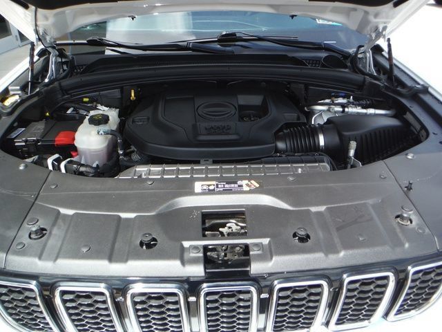 Certified 2023 Jeep Grand Cherokee Overland w/ Luxury Tech Group IV AWD/4WD image 16