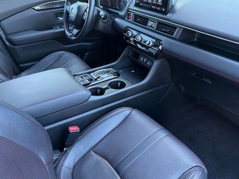Used 2025 Honda Pilot Black Edition image 16