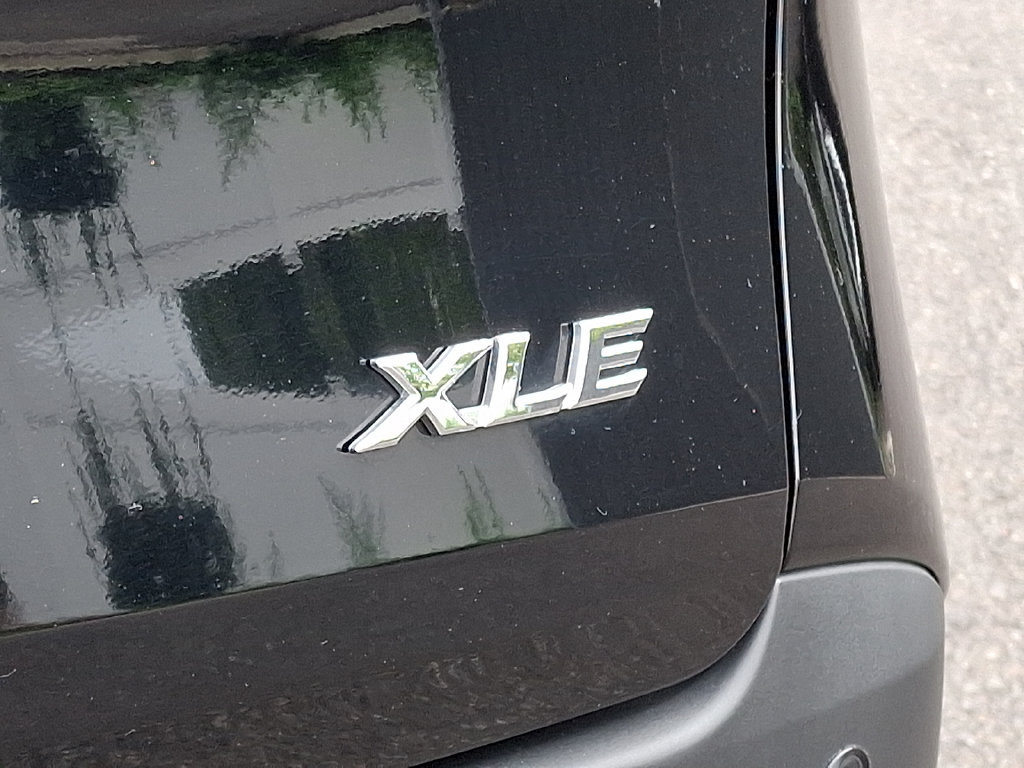 Certified 2025 Toyota Sienna XLE FWD image 31