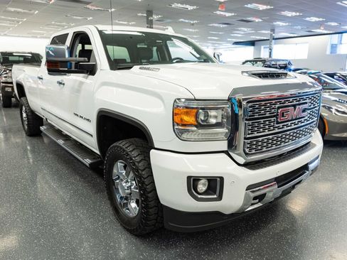 Used 2019 GMC Sierra 3500 Denali w/ Duramax Plus Package image 4
