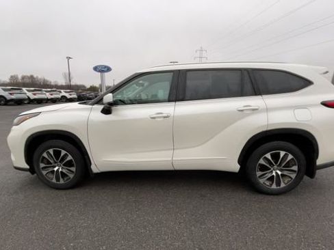 Used 2021 Toyota Highlander XLE image 6
