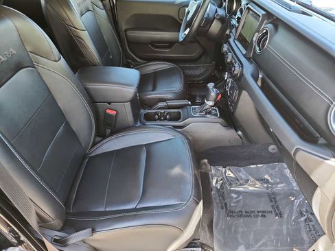 Used 2023 Jeep Wrangler Sahara w/ Cold Weather Group image 17