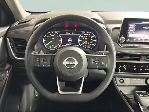 Used 2024 Nissan Rogue S image 38
