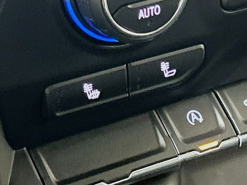 Used 2022 Chevrolet Silverado 1500 LT w/ Leather Package image 20