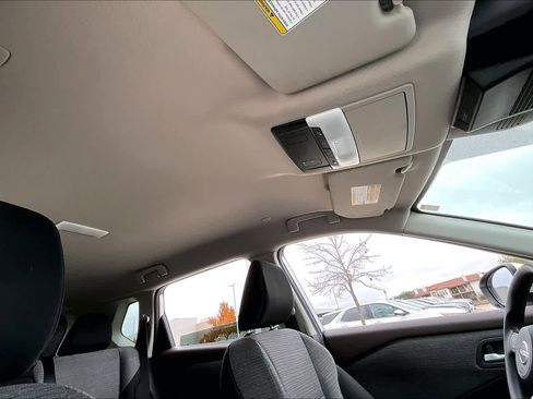 Used 2022 Nissan Rogue SV image 11