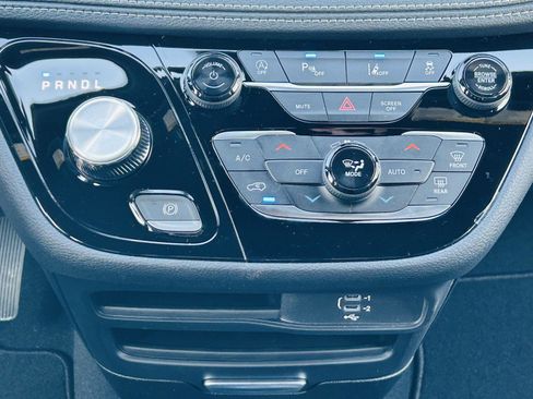 New 2026 Chrysler Pacifica Select FWD image 22